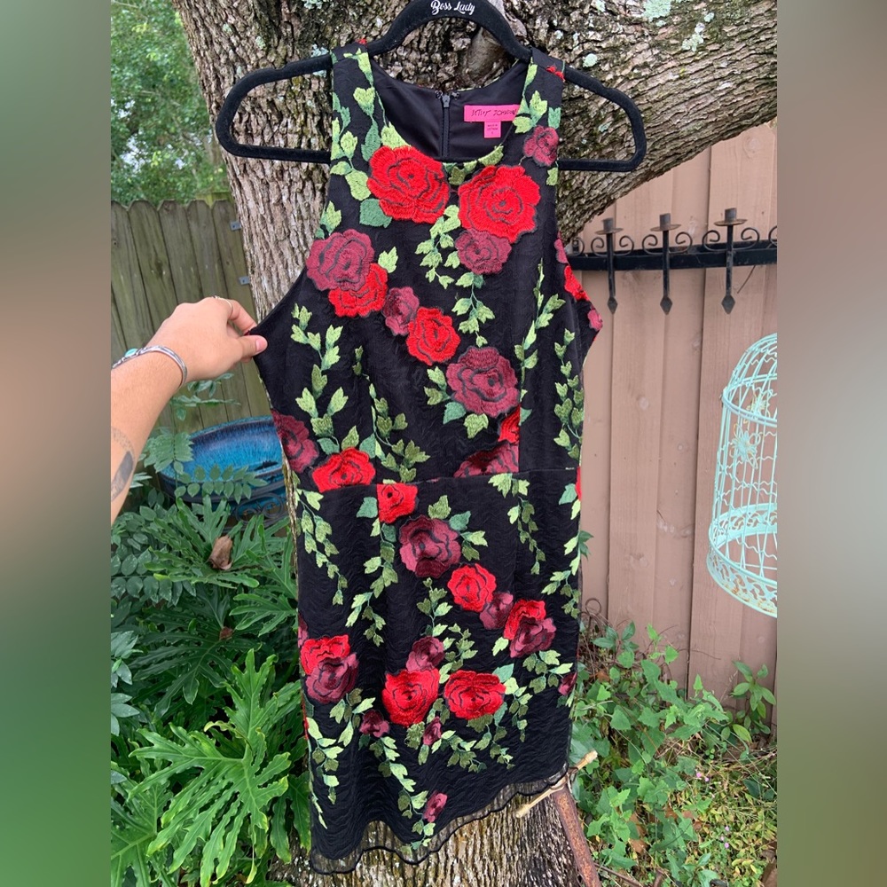 Size 6 floral Betsy Johnson dress